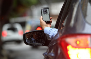 Uber demite 400 funcionários para redução de custos
