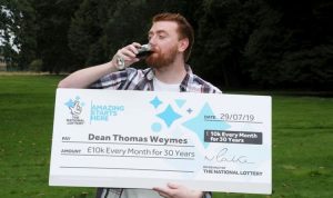 Dean Weymes ganha na loteria e pede demissão da Amazon