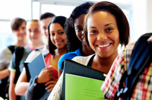 Emprego para jovens e idosos: conheça o plano do Governo