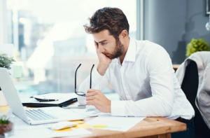 O alto custo de trabalhar em casa: você está sendo taxado em dobro?
