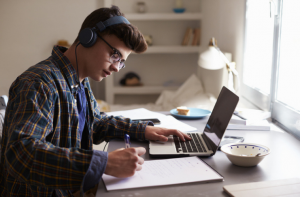 Desenvolva sua carreira por meio de oportunidades de aprendizagem online