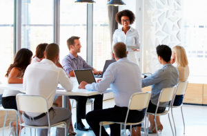 Use estas 6 técnicas de escuta ativa para uma reunião mais produtiva