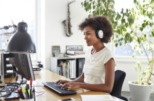 O futuro do trabalho está aqui: como implementar um modelo híbrido de trabalho?