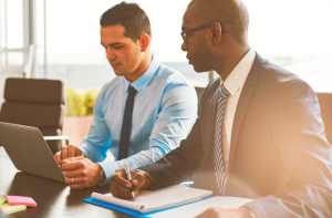 O que um redator de currículo profissional faz pela sua procura de emprego?