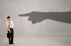 Os sinais de alerta da síndrome do impostor e como ela pode sabotar seu trabalho