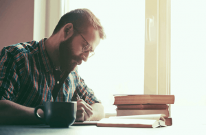 Veja como se especializar para ser autor de livros