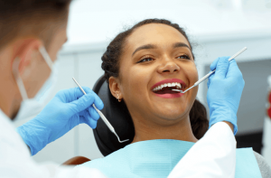 Descubra como entrar na carreira de dentista e onde encontrar vagas