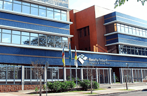 Saiba por onde começar os estudos para o Concurso da Receita Federal