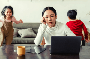 Como evitar o esgotamento da mãe que trabalha fora de casa