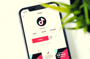 Como é trabalhar no Tik Tok? Veja como encontrar vagas