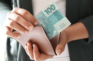 Vagas de emprego para quem tem ensino médio completo: salários a partir de R$ 2 mil
